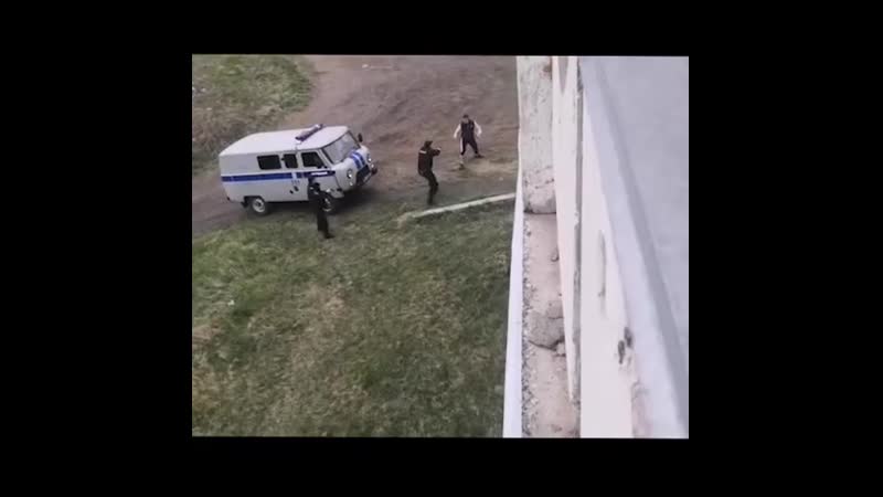 Вписка наркоман вооруженный ножом против российской полиции