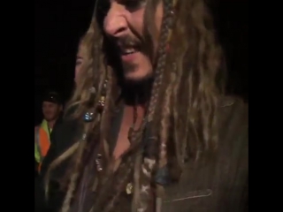 Johnny depp with fans on potc5 set, 22 june, 2015