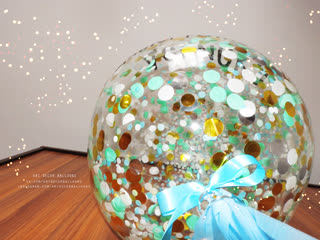 Deco bubble with blue confetti by art decor balloons