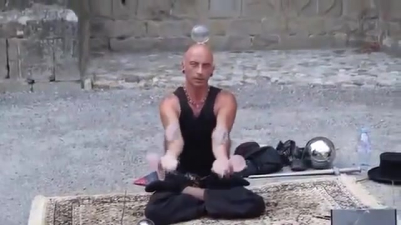 Физики porn video – Уличный иллюзионист ломает все законы физики