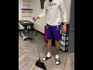 Lakers’ javale mcgee has mastered the #broomchallenge