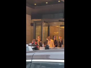 Victoria at the hotel before weibo night ceremony (210228)