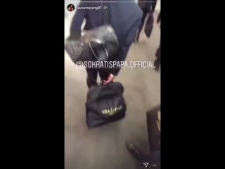 Auba pokes fun at sock ratis 🧦