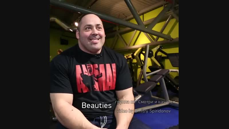 Нелегко давать интервью, сидя напротив беговых дорожек ))))