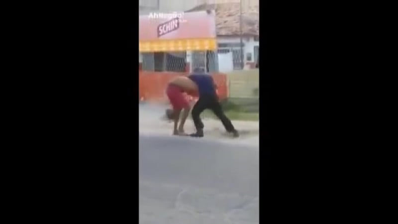 Как эпично разнять дерущихся молодчиков