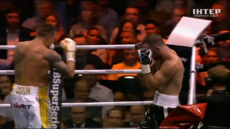 Молодые серия ударов и апперкот усика