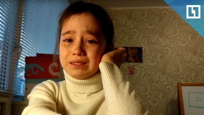 Девочка блогер расплакалась из за обмана подписчиков