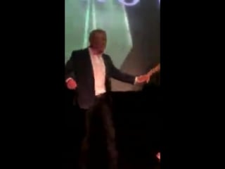 Stephenamell at the arrow season 4 wrap party 8