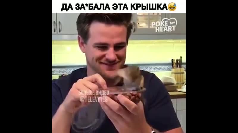 Забавный бельчонок!