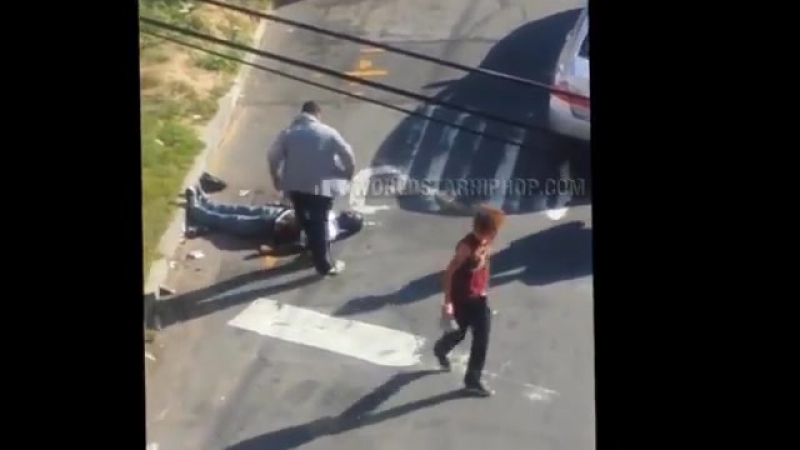 Грабитель жёстко просчитался с выбором жертвы (молодые махач)