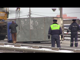 Фургон опрокинулся на бок на дмитровском шоссе