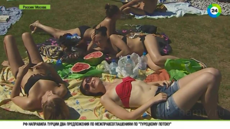Купание в голом виде молодые!