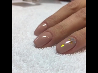 Добавьте нежного мерцания своим ноготкам🌟