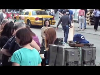 Woody harrelson, jesse eisenberg and isla fisher filming "now you see me"