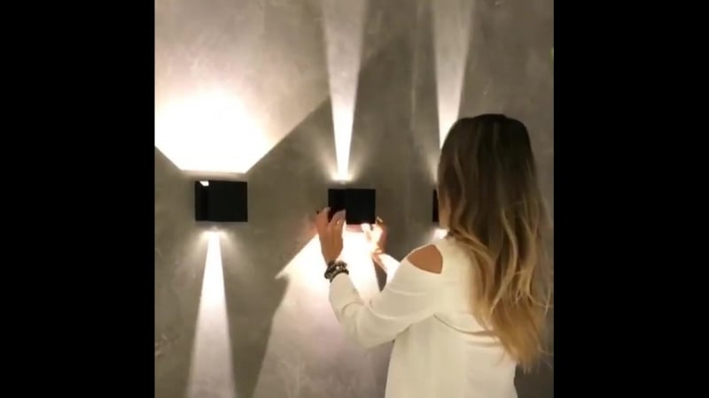 Quasar light by interlight