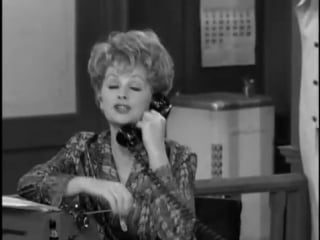 The lucy show s01e17 lucy becomes a reporter