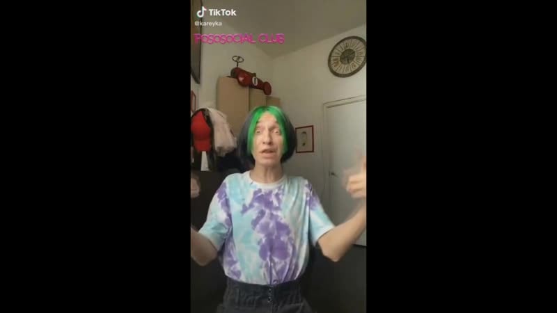 Корейка даша на протяжении 1 минуты и 25 секунд любит бтс