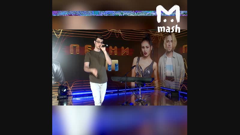 Фанаток разводят на голые фотки от имена артиста black star