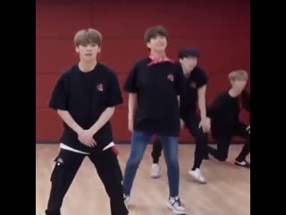 A compilation of minho having fun and being himself in the miroh dance practice (2019)