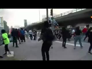 Australian journalist covering bad looters matter riots in london has been porn live on air by a man screaming allahu akbar