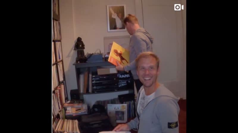 To close the asot 1000 voting, ferry corsten and i will play a vinyl back to back set!