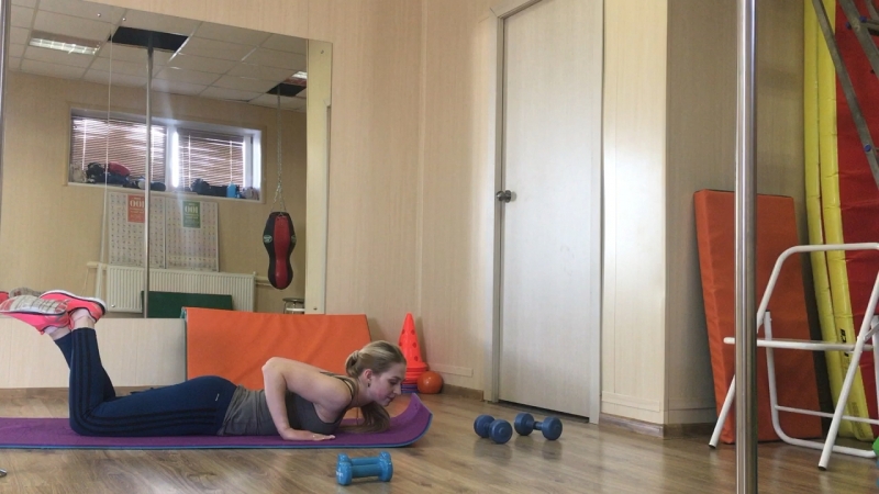 Отжимание узким хватом с колен