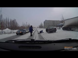 Избежал столкновения с машиной, но