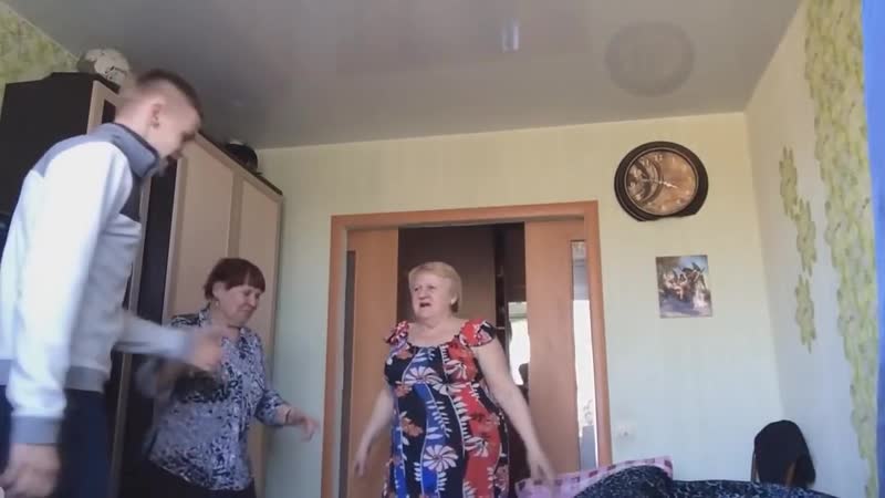 Russian granny reacts to xxxtentacion