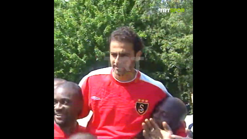 Hasan şaş, takımı galatasaray’ın kampında afrikalı taraftarlardan büyük ilgi görüyor