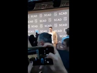 Rob arriving to scad red carpet