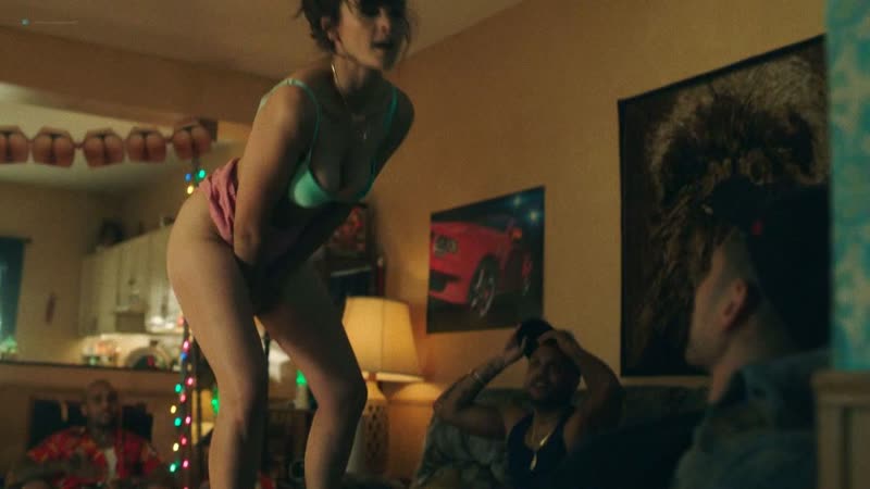 Фрэнки шоу (frankie shaw hot scenes in "smilf" s02e08 2019)