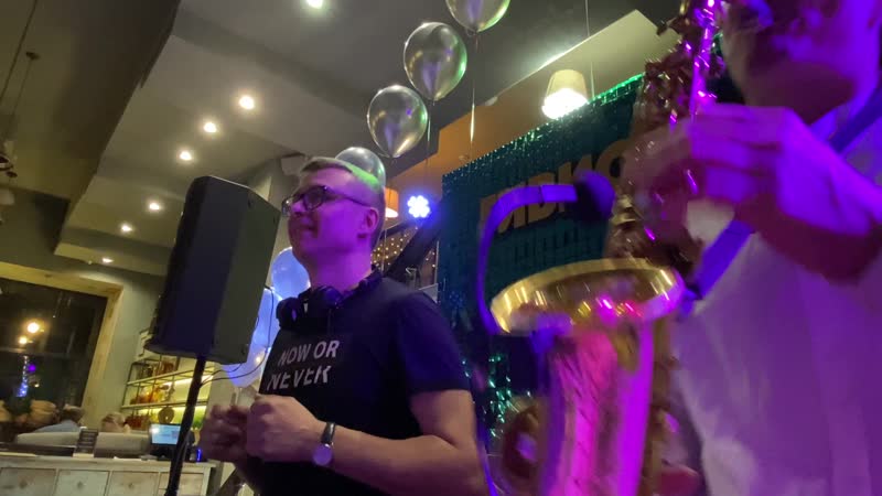 Syntheticsax &amp; dj sandr (2sproject) live from givi sacivi (brazyleros we are free (derek armstrong remix))