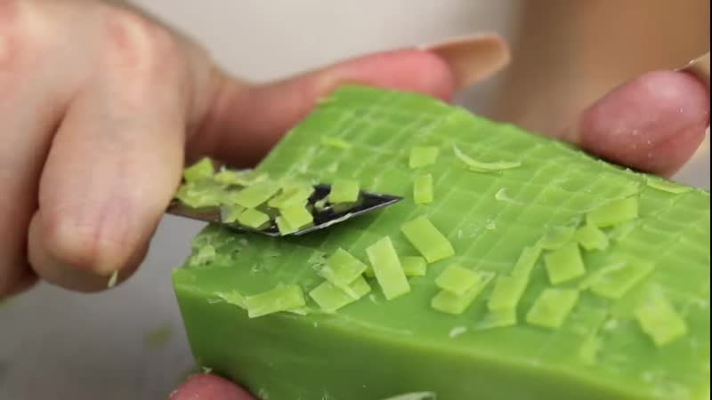 [julianabanana asmr] asmr soap carving satisfying tapping long nails whisper | асмр резка мыла шепот 100% мурашки