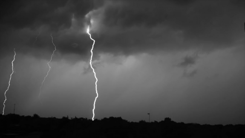 Как выглядит молния при съёмке 7000 кадров в секунду