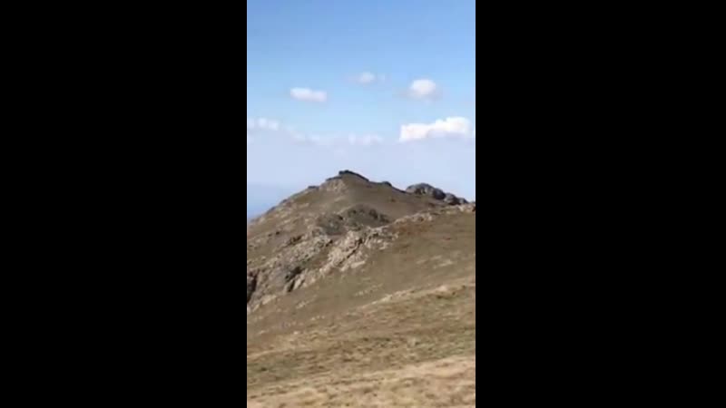 Из азербайджанских постов виден западный азербайджан с озером гёкча, которую армяне переименовали в "севан"