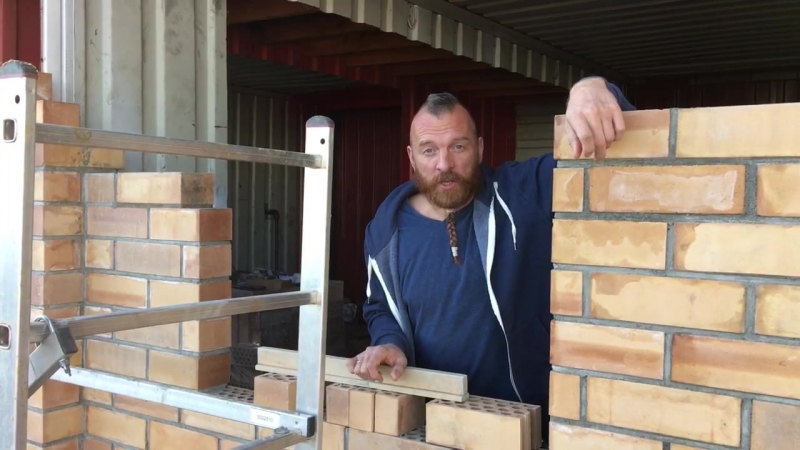 Шилин и кирпичи