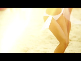 Чирлидерши на чемпионате по пляжному волейболу (seat girls)