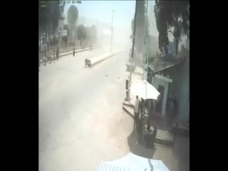 Момент молодые заминированного автомобиля в африне, в результате которого погибли около 10 человек, еще десятки получили ранения