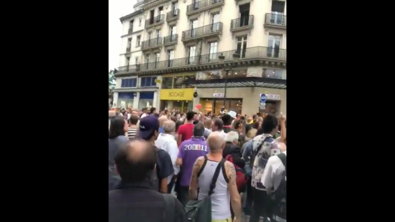 Gogoboy pego em flagrante na parada lgbt contato париж