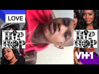 Обосралась при танце девушка танцует и какает двигает попкой