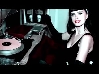 Messer chups electric zombierella (2020)