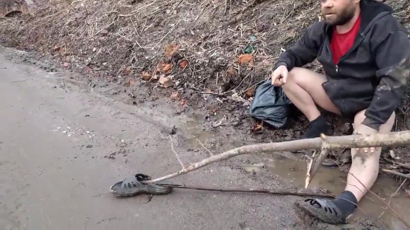 Разминирование вора в законе у реки