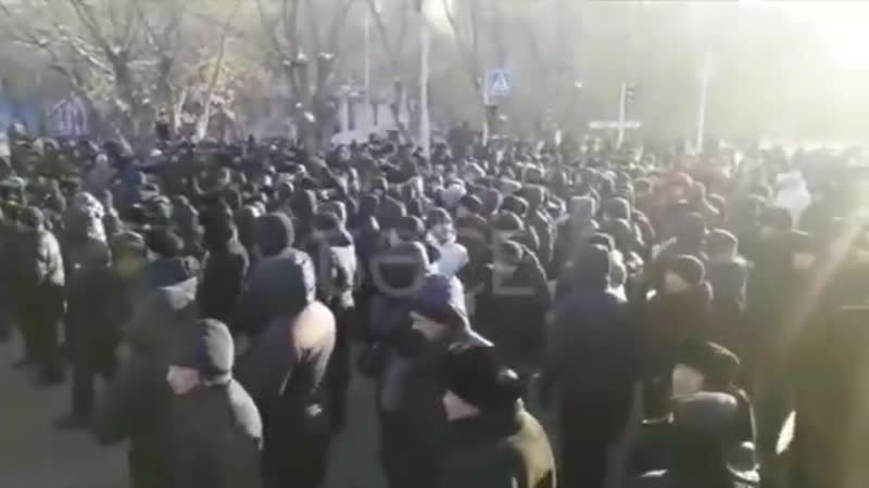 В караганде идет митинг тысячи казахов вышли с протестом 6 января 2019 / басе