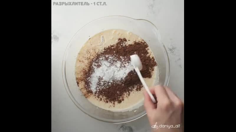 Шоколадный тортик с вишней