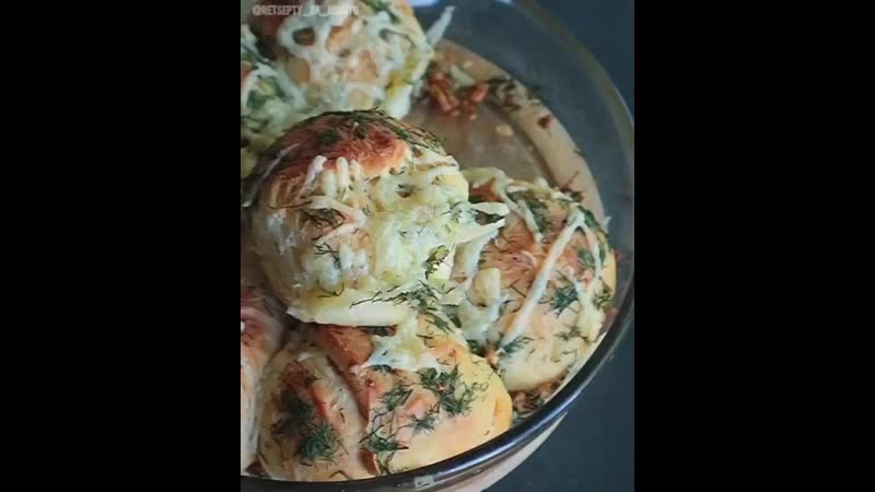 Ароматные и усные чесночные булочки