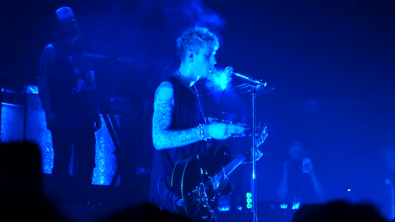 Ocean porn video – Machine gun kelly bad things 🚬 + ocean eyes 👀 + wonderwall ♪ live in paris @ elysee