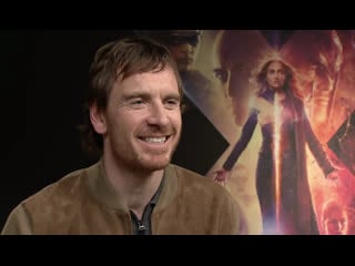 Kostyumdagi qizlarning erotik fotosuratlari