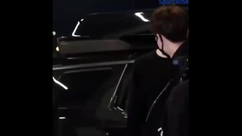 • yoonmin • чимин не может оторваться от юнги даже в аэропорту