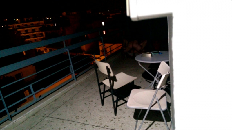 Пара из соседнего номера отеля трахается на балконе