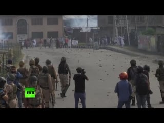 Kashmir protesters clash with indian security forces